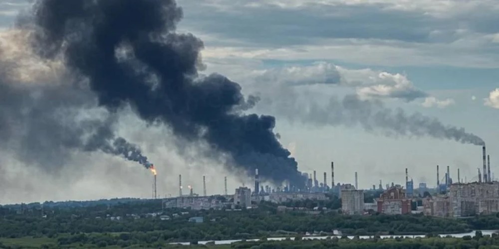 Що сталося з нафтопереробкою Росії: пояснення в цифрах і фактах