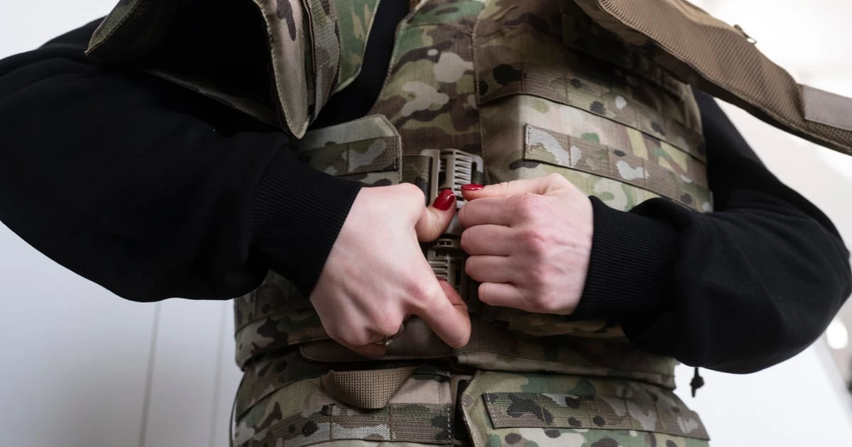 ЗСУ вперше отримали бронежилети під жіночу анатомію: що змінилося