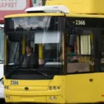Наземна ділянка «червоної» гілки метро, яка проходить мостом через Дніпро