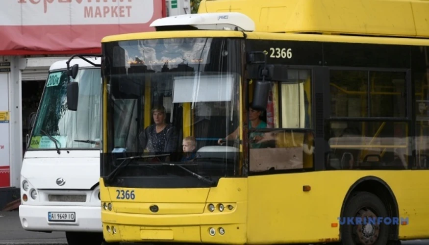 Київ представив автобусні маршрути для пересадки між гілками метро