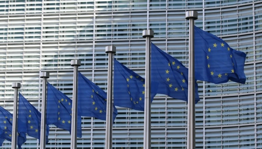 Символічне зображення переговорної кімнати з європейськими дипломатами