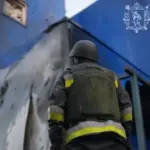 Наслідки атаки на торговельний об'єкт у Запоріжжі, де виникла пожежа