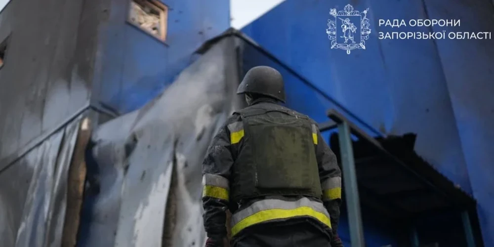 Наслідки атаки на торговельний об'єкт у Запоріжжі, де виникла пожежа